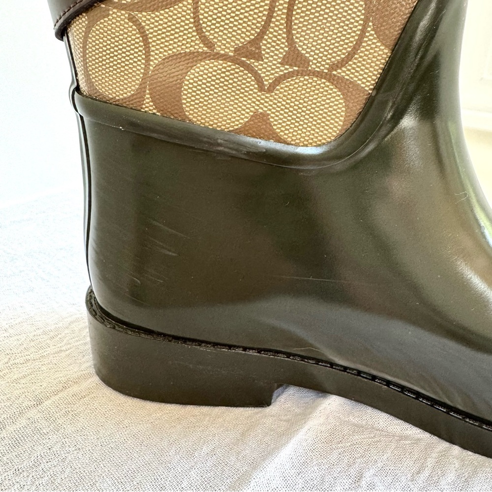 Coach Trisha II Turnlock Signature Rain Boots Chestnut Khaki Coach Women’s Flaws - Picture 4 of 13